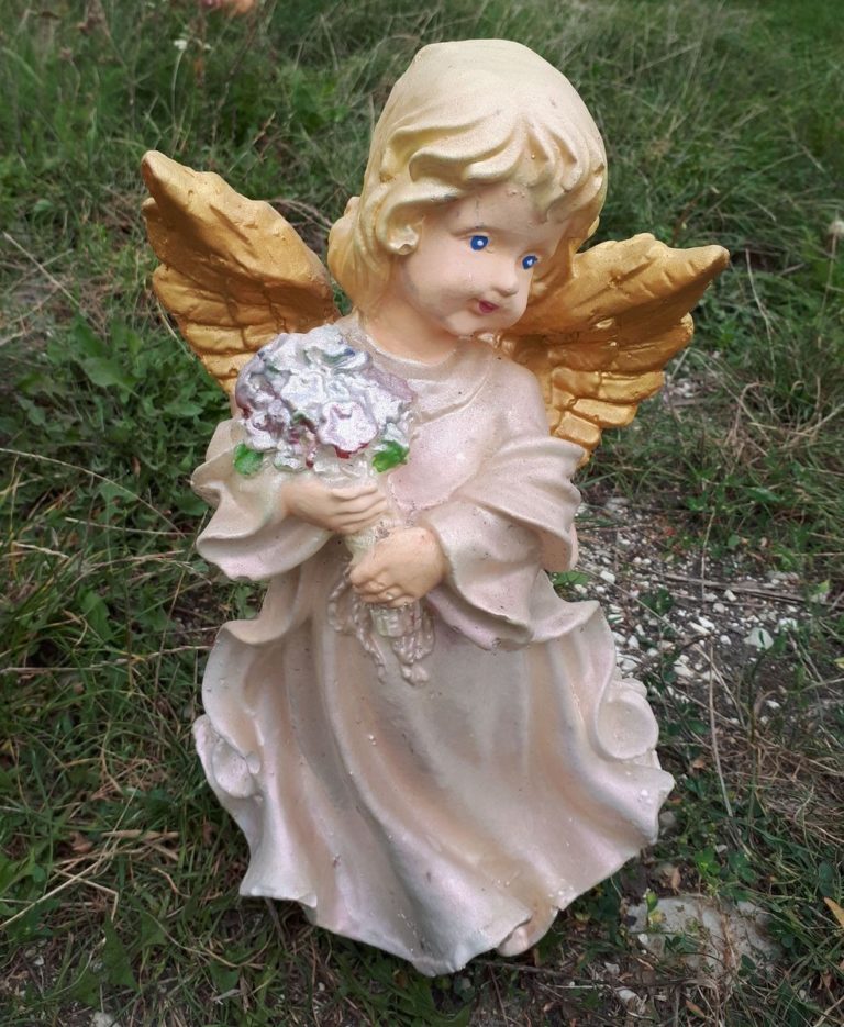 Садовая фигура "Ангел с цветком" - 1