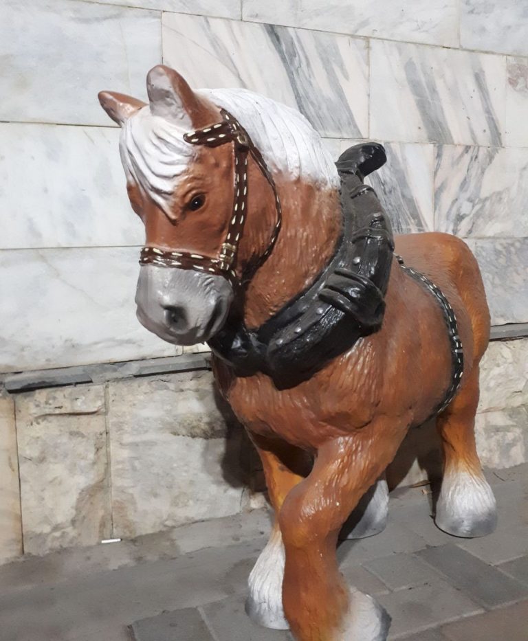Садовая фигура "Лошадь с хомутом" - 1