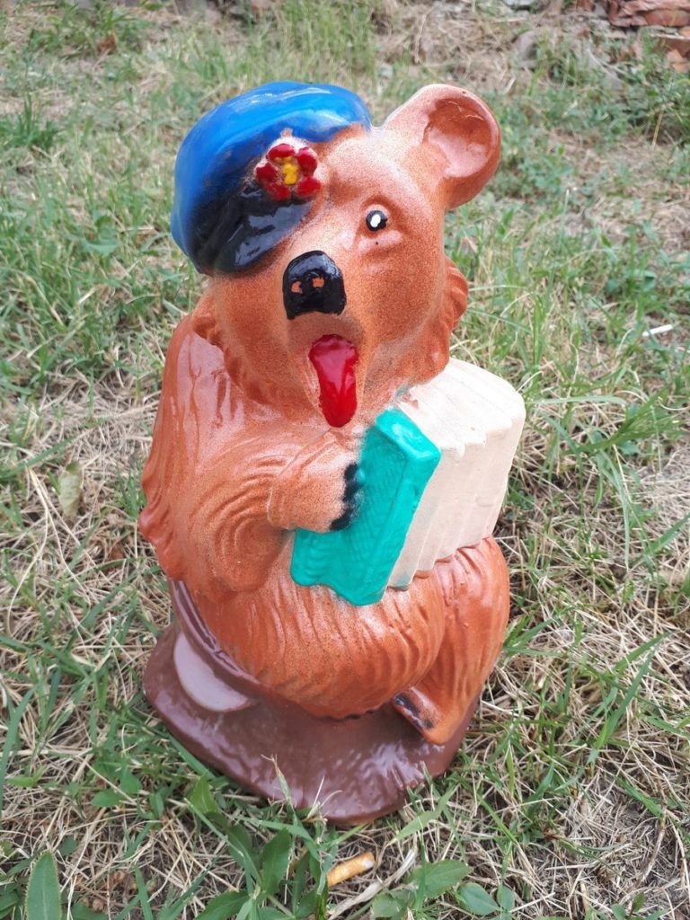 Садовая фигура "Медведь с гармошкой" - 1